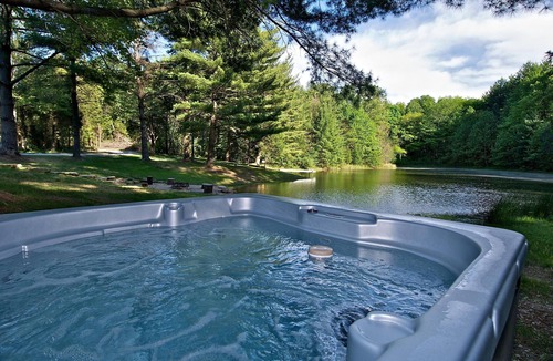 Gnaw Bone Cabin | Private Log Cabin Retreat | Pond, Hot Tub, Game Room, Sleeps 8