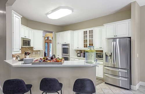 Battle Creek House | ★Private Oasis Heated Pool, Hot Tub, Koi Pond, Waterfall, Theater Room & More!