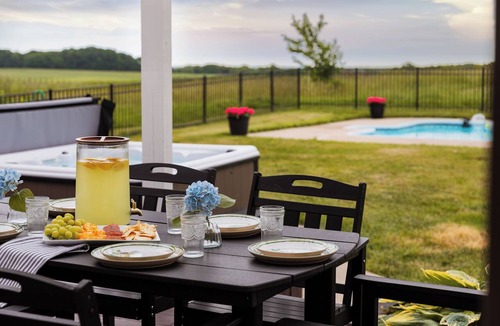 Coloma House | Private Pool | Dining for 12 | Hot Tub