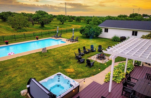 Coloma House | Private Pool | Dining for 12 | Hot Tub