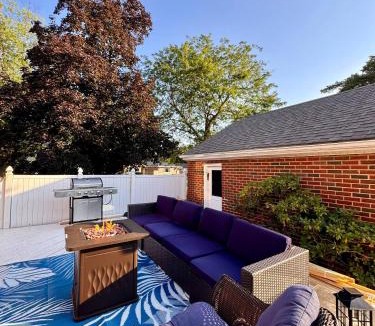 South Bend House | Profs Riverside Haven Art & Style Sleeps 10