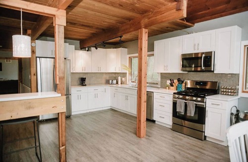 Rolling Prairie House | Pure Michiana - Rustic & Cozy Near the State Line - Rolling Prairie