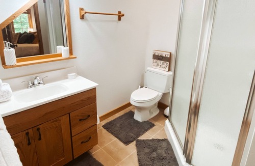 Bellmore Cottage | Quaint Cottage on Raccoon Lake with a Beautiful View