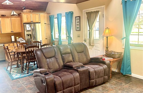 Williston Cottage | Quaint Cottage SO Close to Lake Erie
