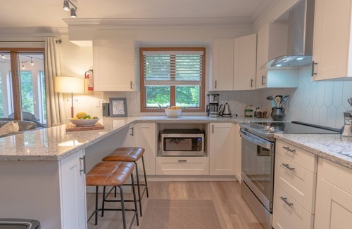 Saugatuck House | Quaint Cottage Steps From Downtown Saugatuck