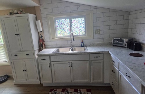 Leroy House | Quaint Country Home with Hot Tub