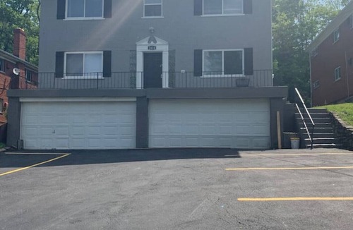 Reading Apartment | Quiet 2BR Near Cincinnati Hospitals | Perfect for Traveling Nurses