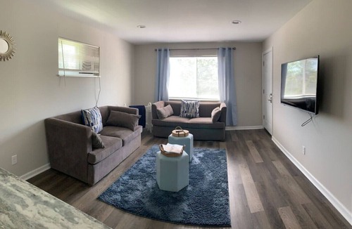 Reading Apartment | Quiet 2BR Near Cincinnati Hospitals | Perfect for Traveling Nurses