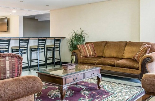 Kalamazoo Hotel | Quiet Accommodation with Free Parking | 2 Queen Beds | Near Air Zoo Museum