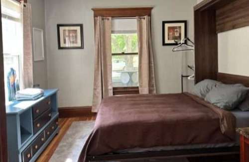 Midtown House | Quiet, Comfortable, Close.