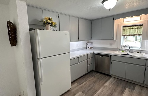 Nappanee House | Quiet Country Retreat East of Nappanee — Relax, Recharge, and Unwind