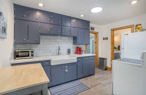 Shorewood-Tower Hills-Harbert Cottage | Quiet remodeled cottage near downtown Sawyer - private deck, gas grill, firepit