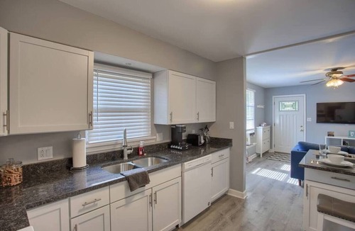 Urbana House | Quiet Updated Cottage in Urbana Near UIUC Campus