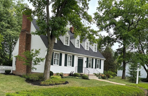 Richmond House | Recently remodeled Colonial-style home with room for the whole family!