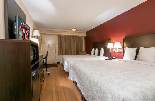 Willowbrook Hotel | Red Roof Inn PLUS+ Chicago - Willowbrook