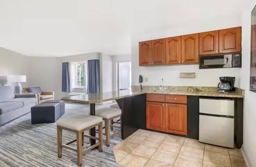 Mishawaka Hotel | Relaxing 1BR Stay w/Kitchen l Indoor Pool, Fitness & Outdoor BBQ Area