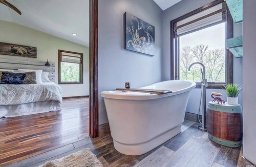 Bloomington House | Relaxing 5 Bedroom - 10 mins from IU stadium