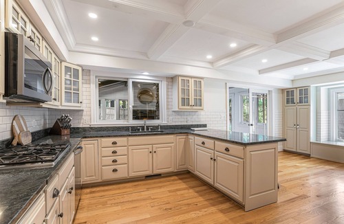 Stevensville House | Relaxing home with private pool, hot tub, game room, & fireplace