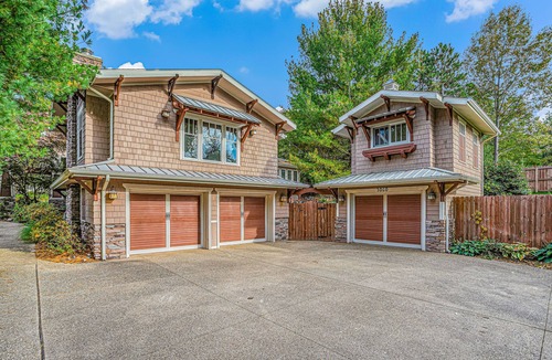 Stevensville House | Relaxing home with private pool, hot tub, game room, & fireplace