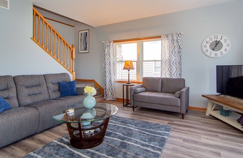 Niles House | Relaxing Lakefront House-Perfect Family Vacation