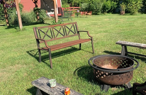 Stevensville House | Renovated barn with large backyard, grand piano and pet friendly