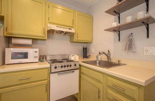 Avoca Condo | Retro Modern Retreat