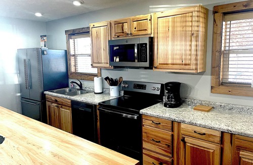 Attica House | Rev-It Resort - Large Lofted Villa w/11 Beds, 4 Baths, Pool Table & Ping Pong