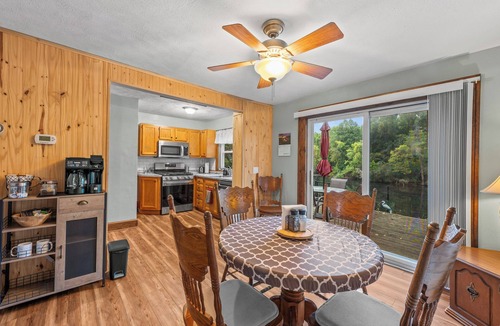 Niles House | Riverside Retreat - Walk to Downtown, YMCA, Fishing!