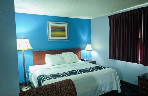 Whitehall Hotel | Rodeway Inn Whitehall