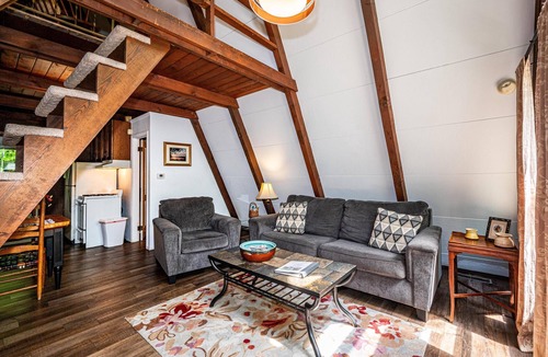 Nashville House | Romantic A-Frame Cabin | Hot Tub, Views & Near Nashville 1BR, 1BA