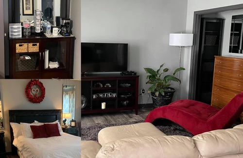 St. Joseph House | Romantic king suite located 15 minutes from U of I