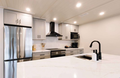 Grand Haven Apartment | Rooftop Patio Downtown GH: Steps to Lake & Dining
