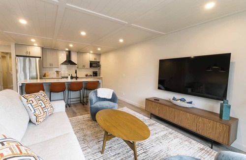 Grand Haven Apartment | Rooftop Patio Downtown GH: Steps to Lake & Dining
