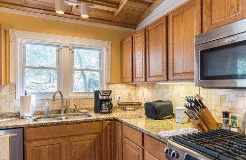Grand Haven Cottage | Rustic Private Cottage w/4 Bedrooms + Close to