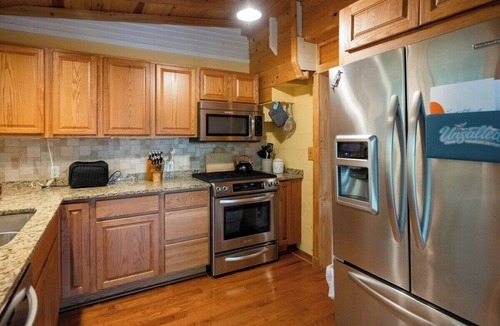 Grand Haven Cottage | Rustic Private Cottage w/4 Bedrooms + Close to