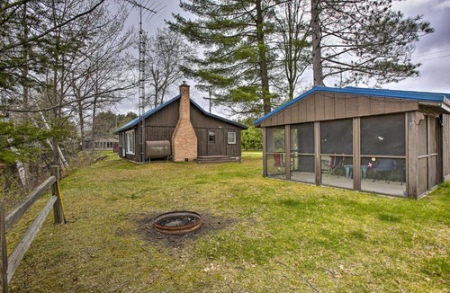 Moorestown House | Rustic River View Cabin w/Fire Pit, Games & Grill