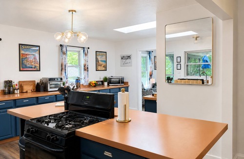 Fennville House | Sale~FennVilla ● Lake Michigan ● Saugatuck ● South Haven ● Wineries ● 3 Dogs✓