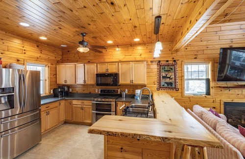 Cassopolis House | Sandy Beach Wheelchair-Friendly Knotty Pine Lodge w/47 Wooded Acres!