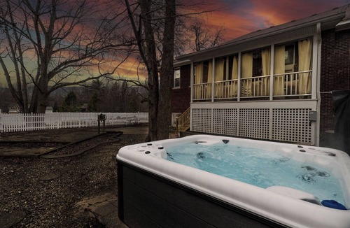 Union Pier House | Schoolhouse now 5K Sq ft Lux BNB: Gym, Sauna, HotTub, GameRoom, Billiards, pets