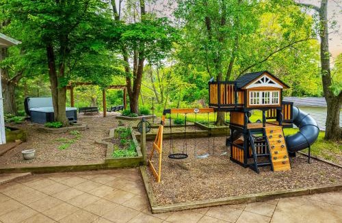 Union Pier House | SchoolHouse now Lux BNB! Gym, Sauna, HotTub, GameRoom