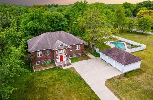 Union Pier House | SchoolHouse now Lux BNB! Gym, Sauna, HotTub, GameRoom