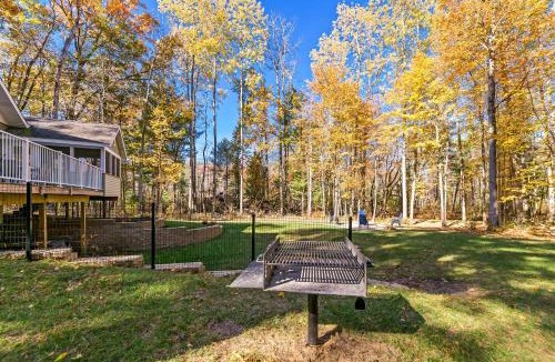 Kendall House | Scott Creek Lodge-Snug Cabin Hiking Trail Private Lake Access