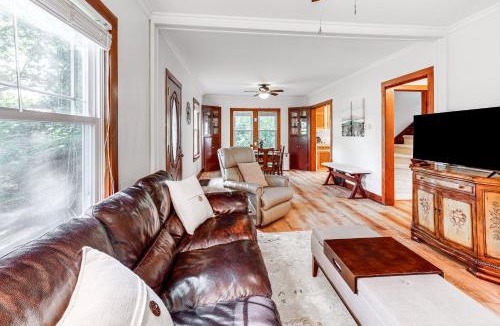 Crown Point House | Secluded Crown Point Haven Near Golfing & Parks!