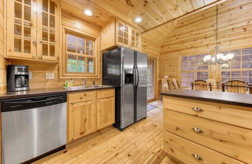 Saugatuck Cabin | Secluded Kingfisher #18 in Saugatuck: 3BR, 2BA, Hot Tub, sleeps 8.