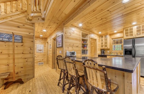 Saugatuck Cabin | Secluded Kingfisher #18 in Saugatuck: 3BR, 2BA, Hot Tub, sleeps 8.