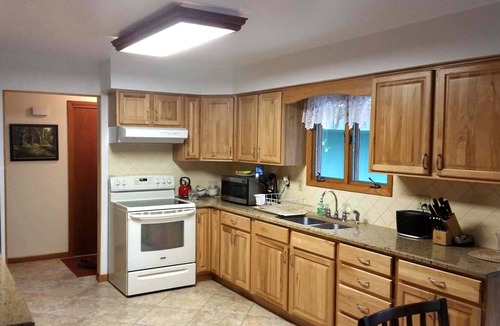 Dowling House | Secluded Lake Retreat-Exceptional Reviews!