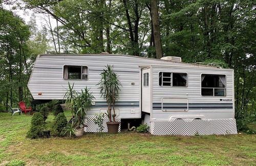 Smyrna House | Secluded RV on Private No Wake Lake With Your Own Access