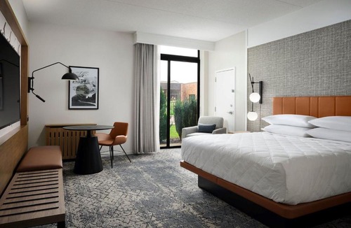 Grand Rapids Hotel | Sheraton Grand Rapids Airport Hotel