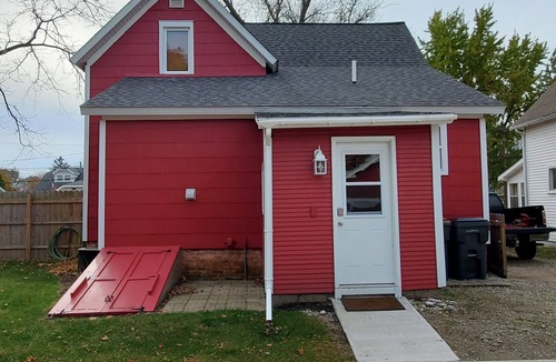 South Haven House | Short walk to town and beaches!