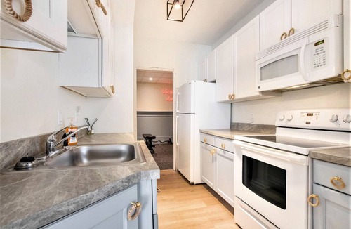 Sister Lakes House | Sister Lakes 7 bedroom with Game room, Hot tub, Basketball and amazing views